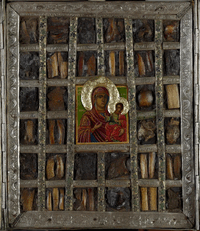 Чудотворна икона на Св.Богородица в Рилския манастир, края на 18в. Около централния образ в 32 клетки са поставени частици от мощите на различни светци. Източник: lovechtoday.eu
